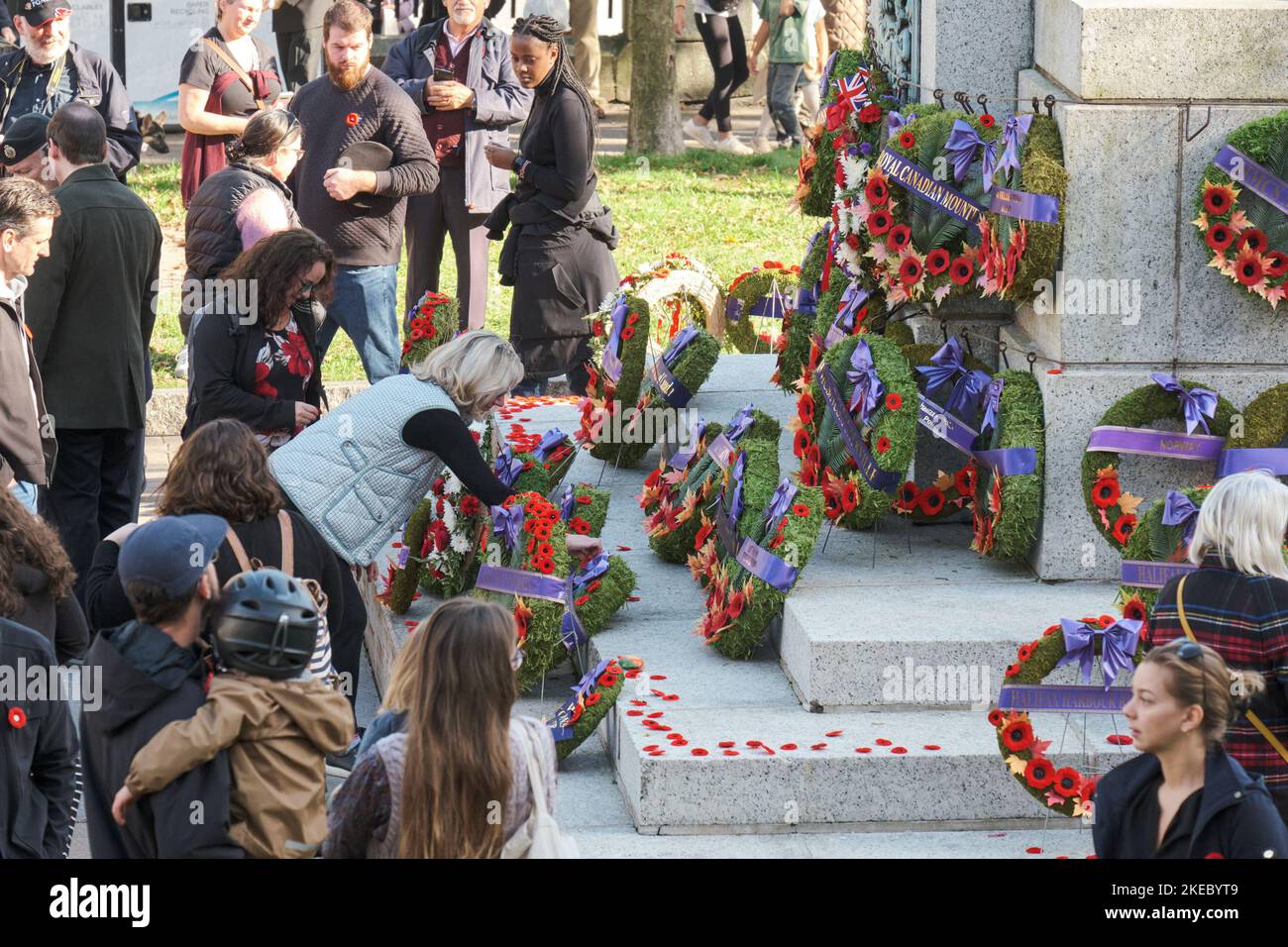 Halifax, Nova Scotia, Canada. November 11th, 2022. Hundreds gather to commemorate Remembrance Day at a ceremony held at the Halifax Cenotaph. Credit: meanderingemu/Alamy Live News Stock Photo