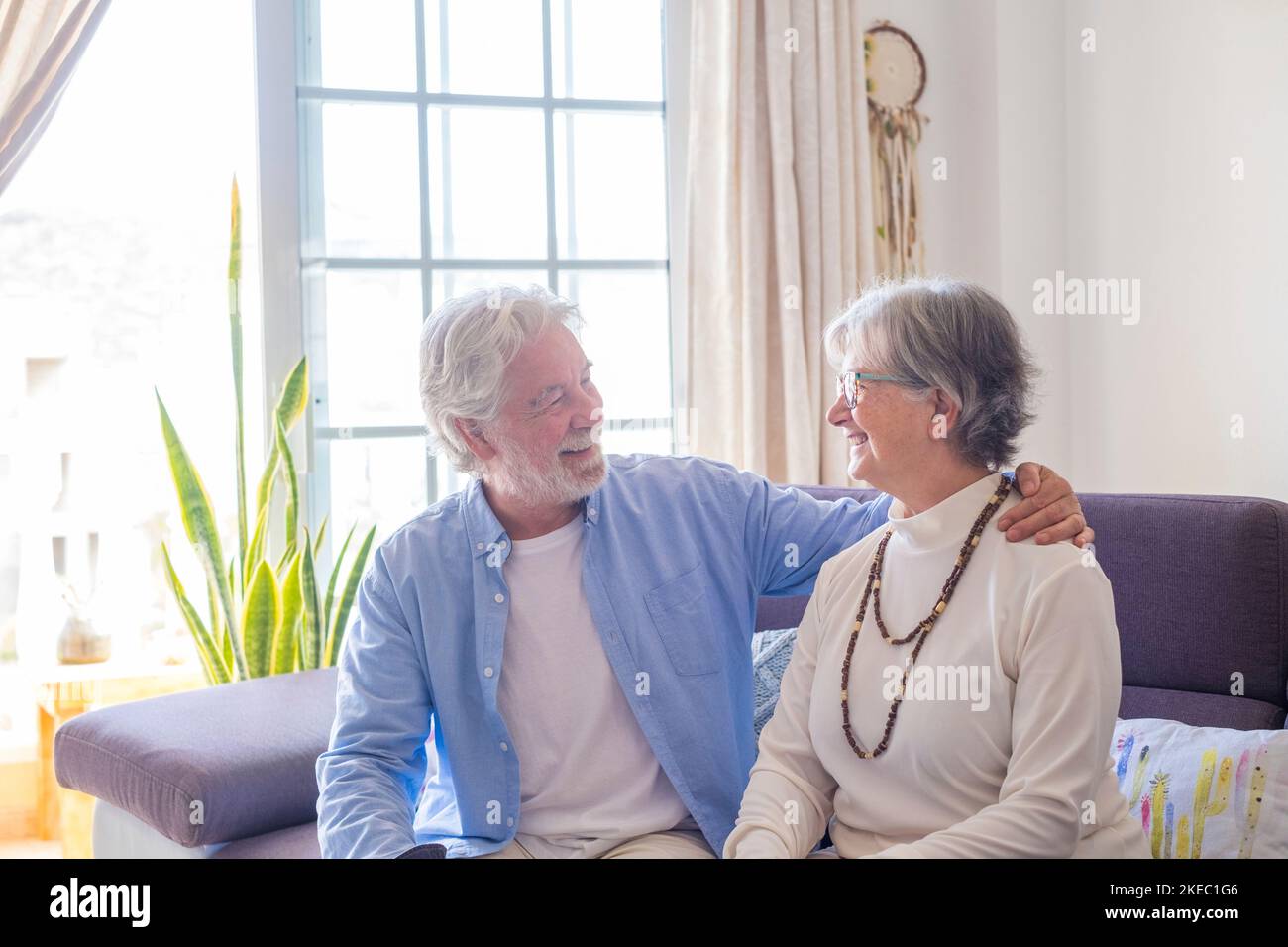 Smiling face and old people hi-res stock photography and images - Alamy