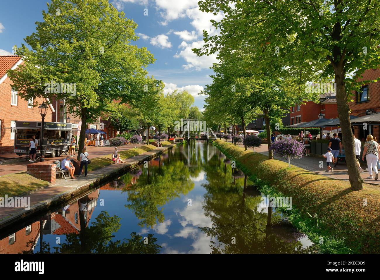 View of the main canal with cafes and restaurants in Papenburg, Papenburg, Emsland, Lower Saxony, Germany Stock Photo