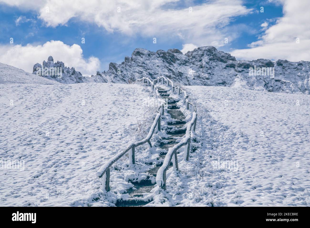 Stairway along the path towards the Denti di Terrarossa / Rosszähne, snowy landscape in Seiser Alm, Dolomites Stock Photo