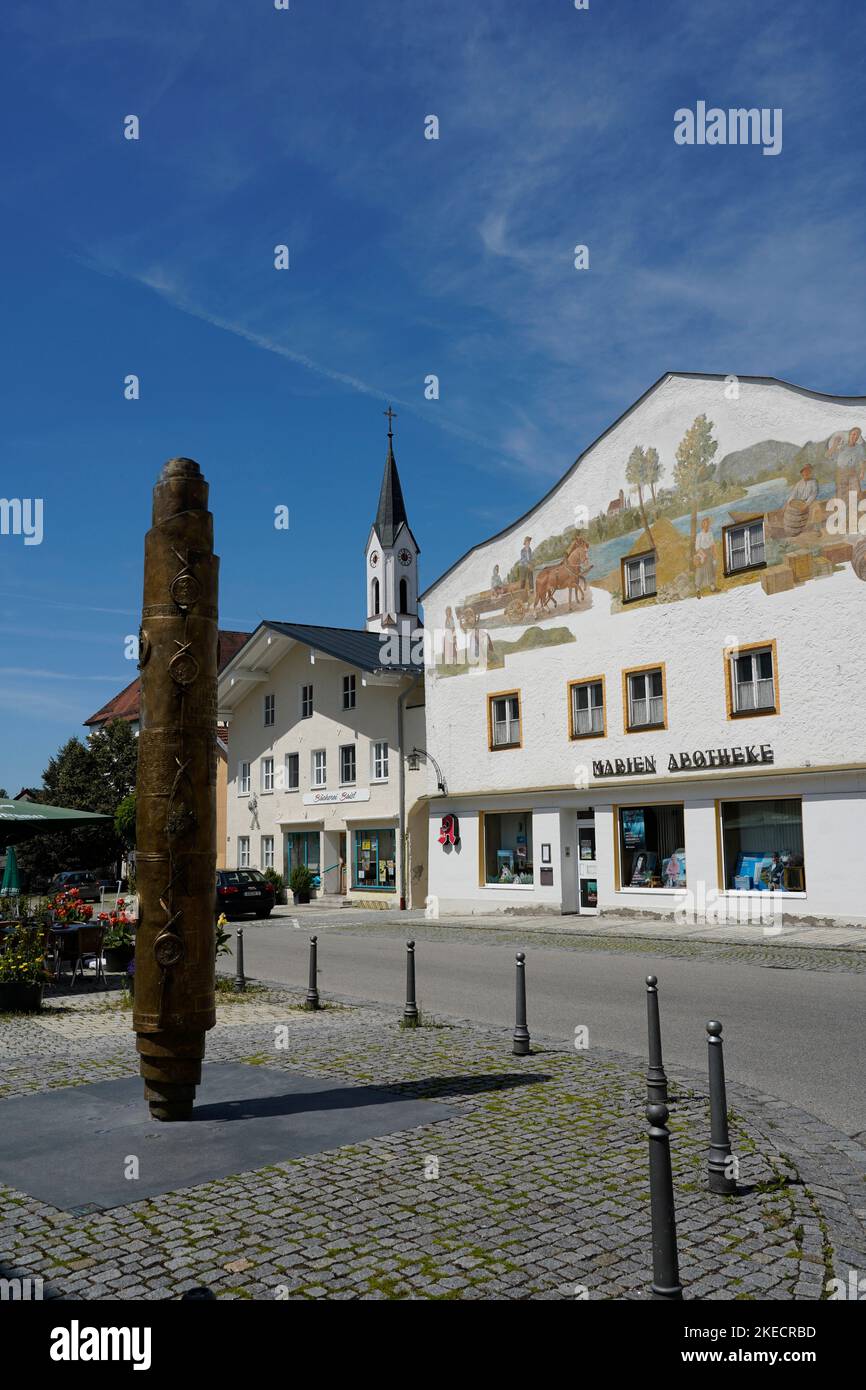 Germany, Bavaria, Upper Bavaria, Altötting district, Marktl am Inn, birthplace of Pope Benedict XVI, market square, Benedict's Column Stock Photo