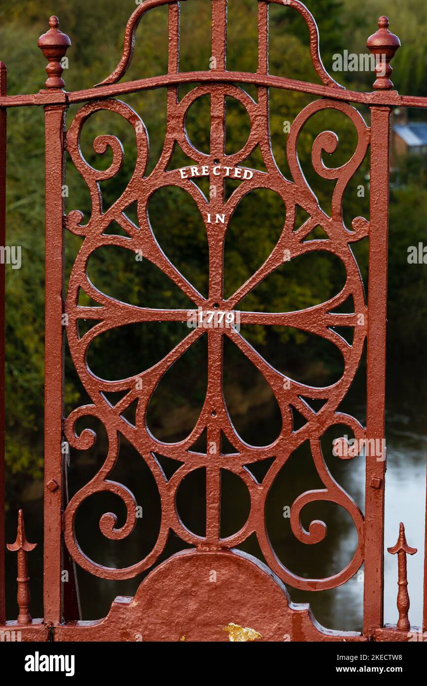 Worlds first cast iron bridge hi-res stock photography and images - Alamy