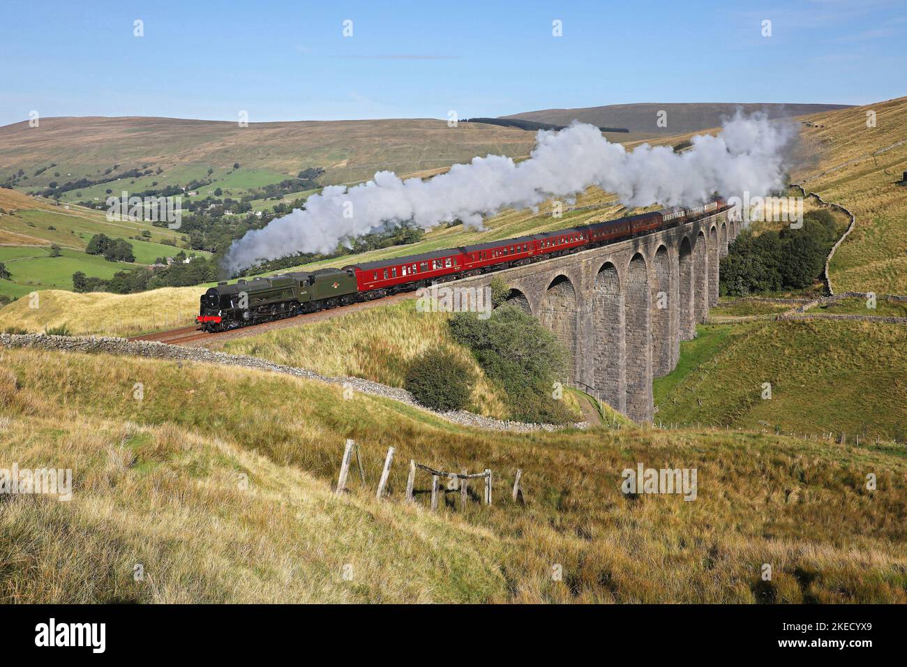 46115 heads over Arten Gill Viaduct on 17.9.22 with the Settle & Carlisle Railway Development Companies 30th Anniversary Special to York. Stock Photo