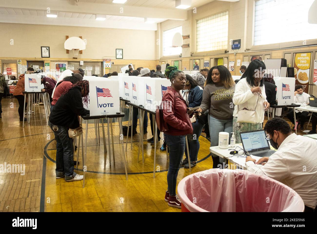 Detrooit, United States. 08th Nov, 2022. Voters check in at a polling station to cast their ballots in Detroit during the midterm elections. Americans made their ways to the polls on Tuesday, November 8 to vote in the heated midterm elections. (Photo by Matthew Hatcher/SOPA Images/Sipa USA) Credit: Sipa USA/Alamy Live News Stock Photo