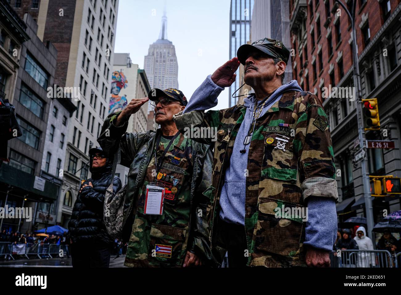 New York City, NY, USA. 11th Nov, 2022. Army Vets stand for the national anthem as the parade starts during the New York City Veterans Day Parade 2022 on November 11, 2022. Credit: Katie Godowski/Media Punch/Alamy Live News Stock Photo