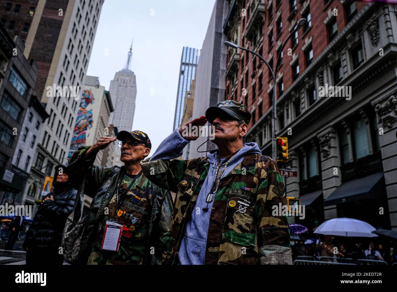 New York City, NY, USA. 11th Nov, 2022. Army Vets stand for the national anthem as the parade starts during the New York City Veterans Day Parade 2022 on November 11, 2022. Credit: Katie Godowski/Media Punch/Alamy Live News Stock Photo
