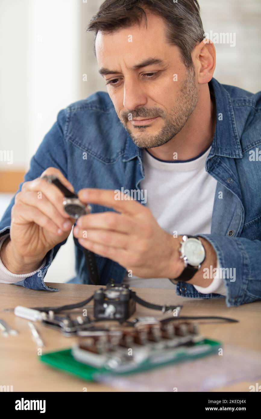 Vintage clockmaker hi-res stock photography and images - Alamy