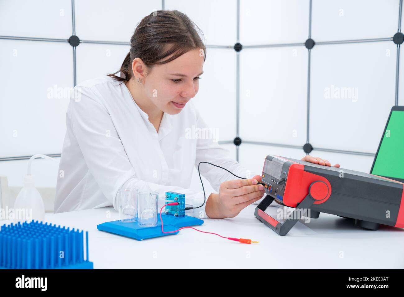 girl student make experiments with hydrogen fuel cell Stock Photo Alamy
