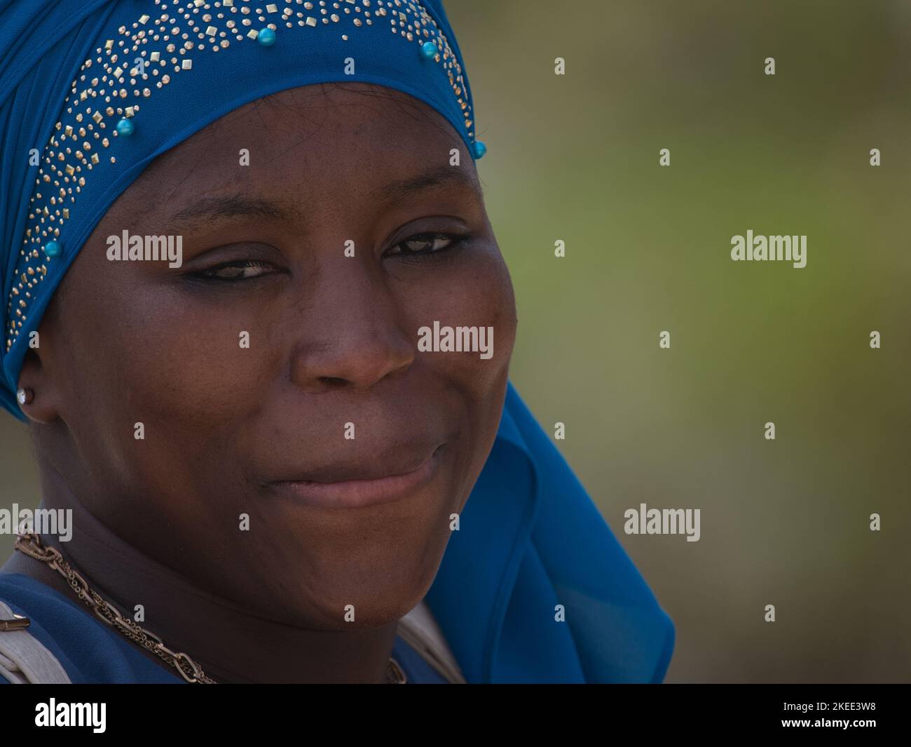 Smiling beautiful black woman hi-res stock photography and images - Alamy
