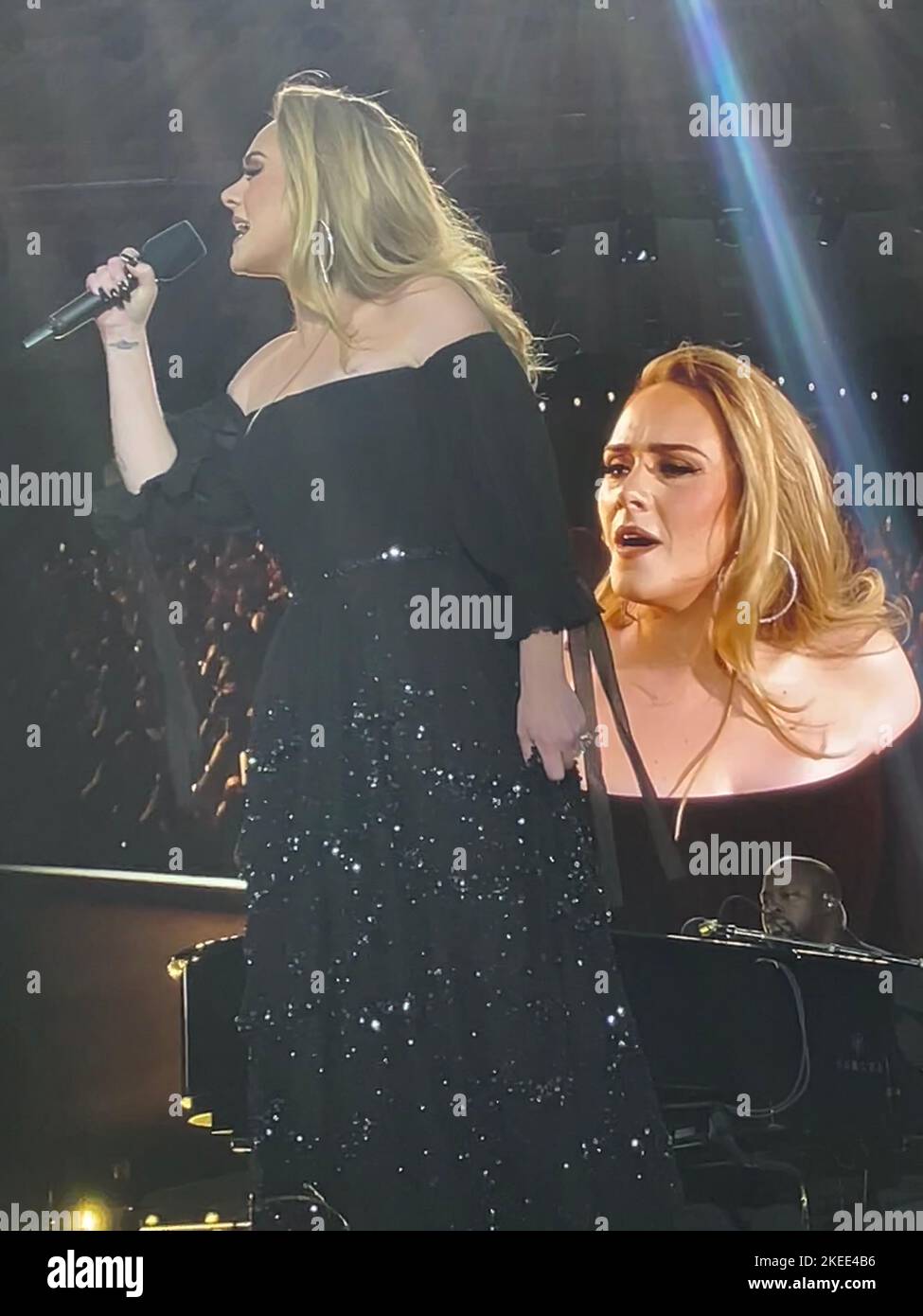 Adele live 2016 hi-res stock photography and images - Alamy