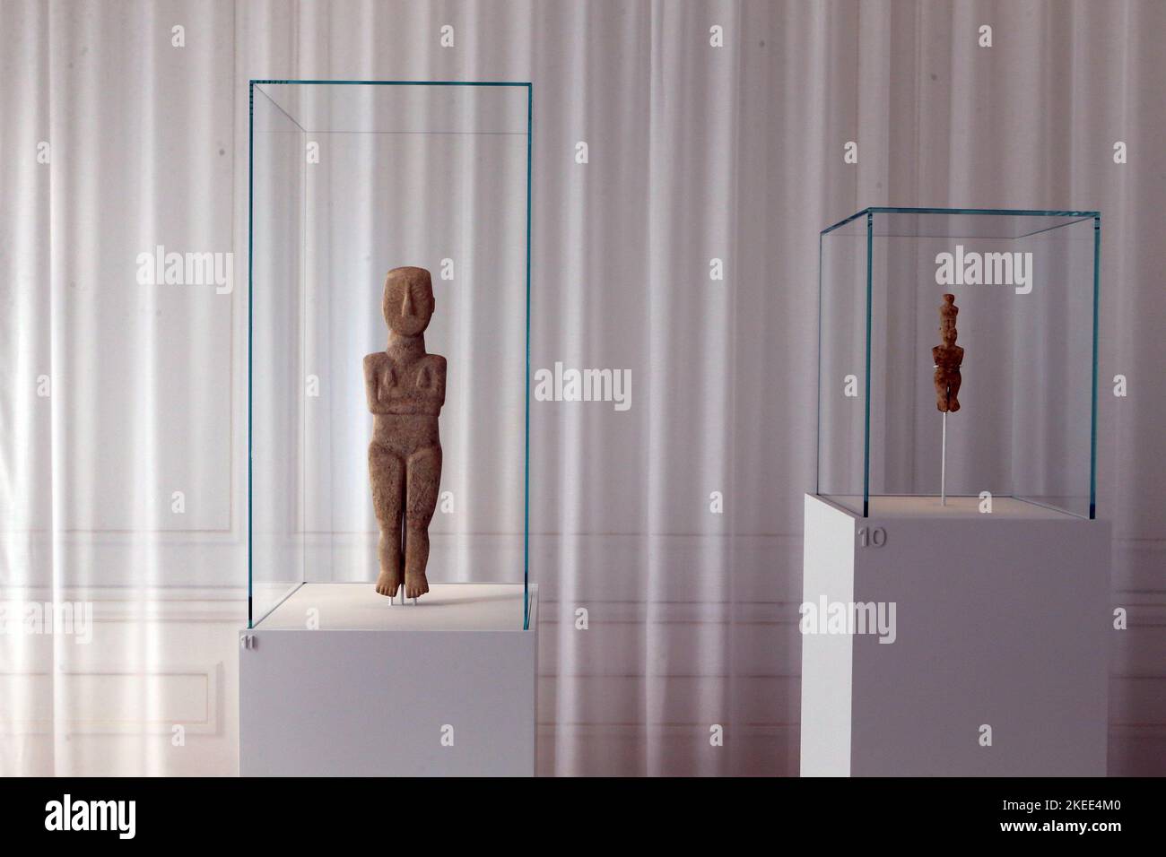 Marble figurines cycladic culture hi-res stock photography and images ...