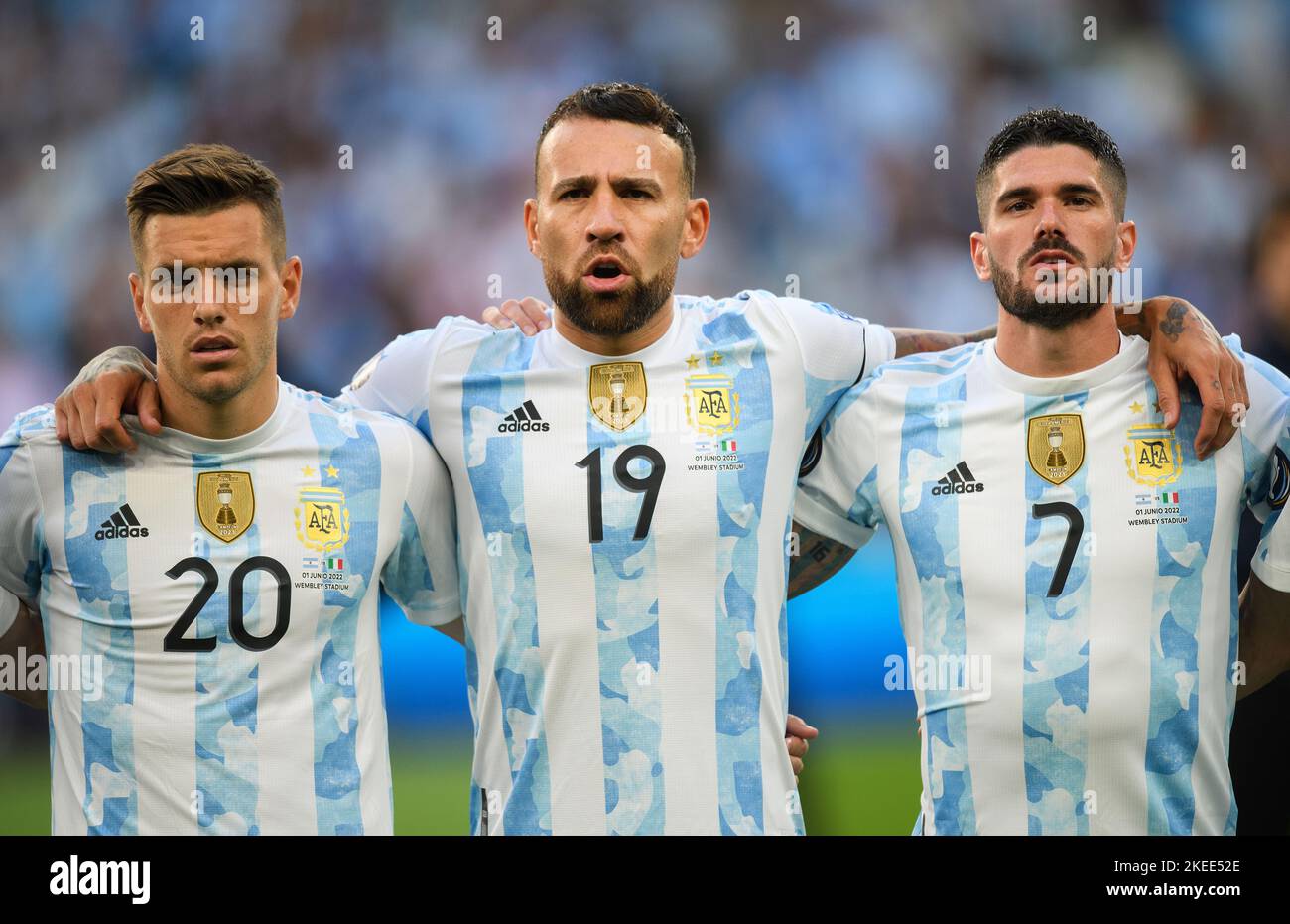 01 Jun 2022 - Italy v Argentina - Finalissima 2022 - Wembley Stadium  Giovani Lo Celso (L), Rodrigo De Paul (right) and Nicolas Otamendi (centre) during the match against Italy at Wembley Stadium. Picture Credit : © Mark Pain / Alamy Live News Stock Photo