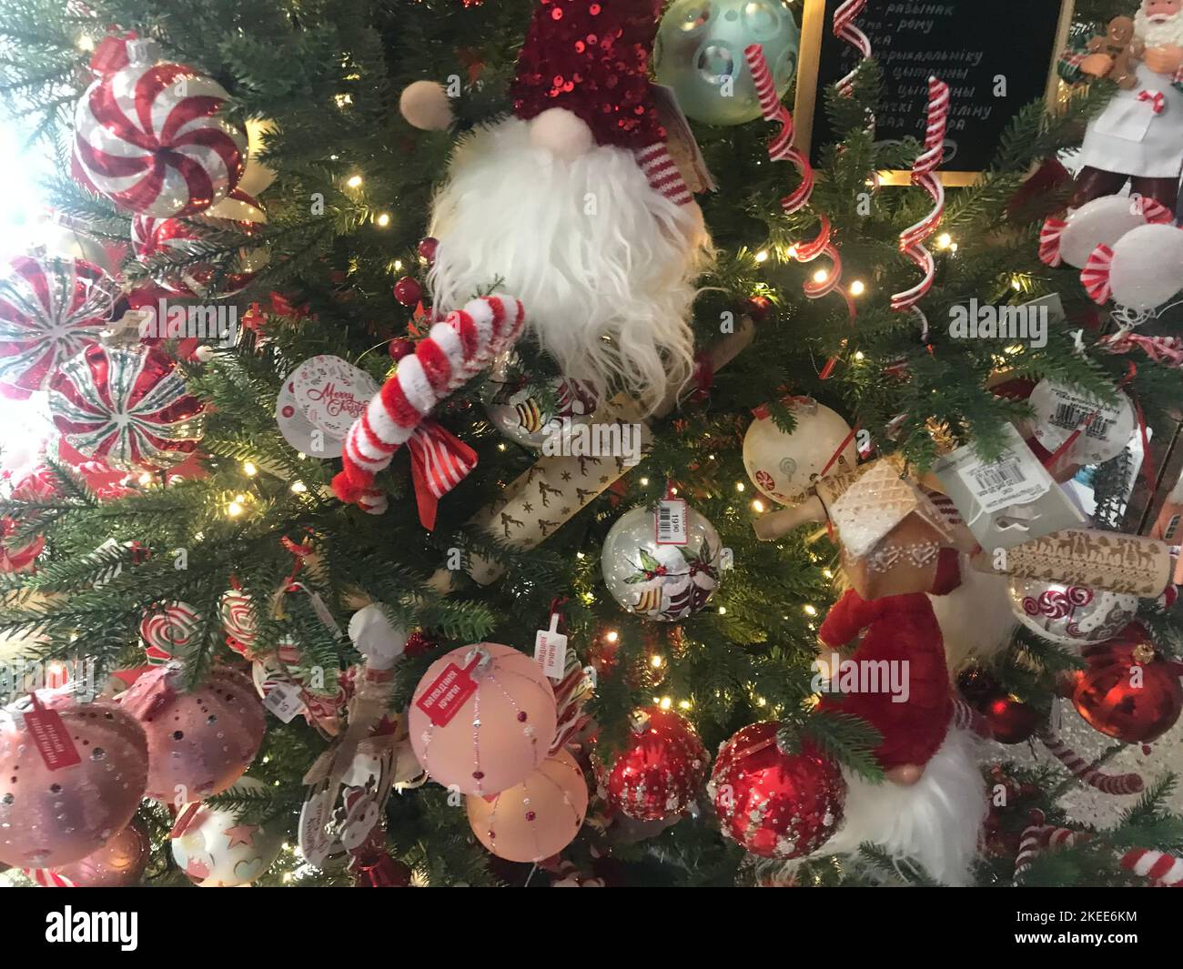 Gold luxury christmas tree hi-res stock photography and images - Alamy
