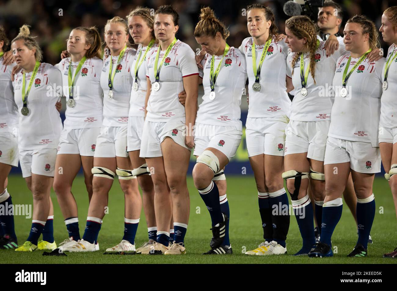 England players look dejected after defeat to New Zealand following the Women's Rugby World Cup final match at Eden Park in Auckland, New Zealand. Picture date: Saturday November 12, 2022. Stock Photo