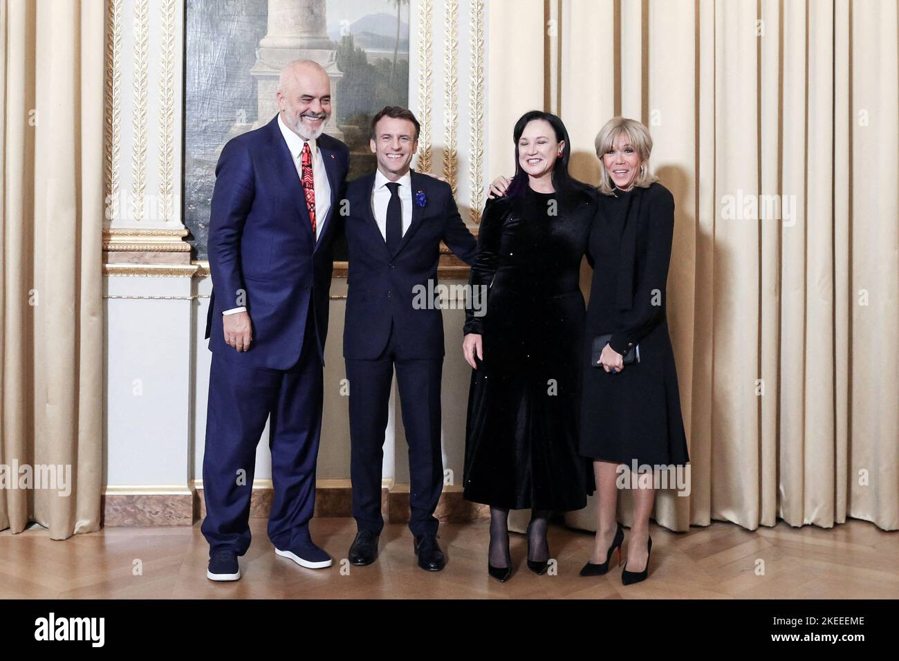 Le président de la République française, Emmanuel Macron accompagné de sa  femme la Première dame, Brigitte Macron reçoit le Premier ministre albanais  Edi Rama et son épouse Linda Rama pour un dîner