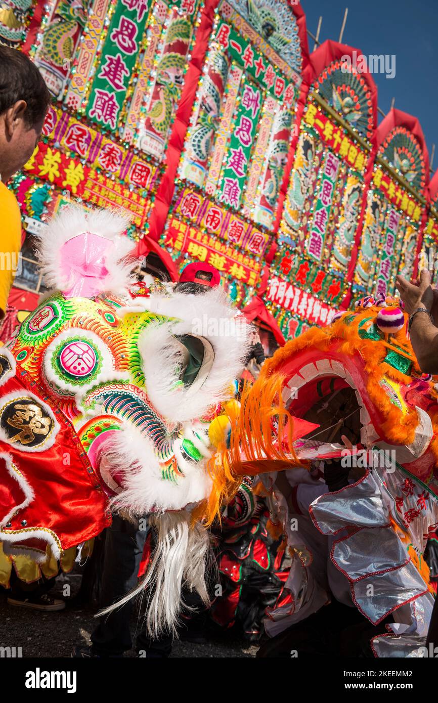 Lion dancers prepare to leave the Da Jiu festival site for a procession through the streets of Kam Tin town, New Territories, Hong Kong, 2015 Stock Photo