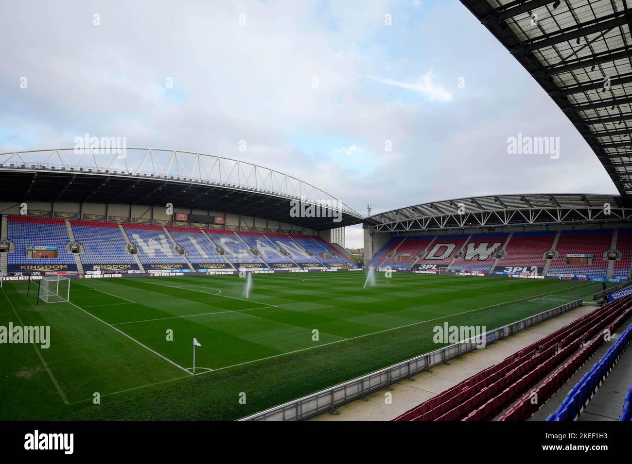 General view of DW Stadium before the Sky Bet Championship match Wigan Athletic vs Blackpool at DW Stadium, Wigan, United Kingdom, 12th November 2022  (Photo by Steve Flynn/News Images) Stock Photo