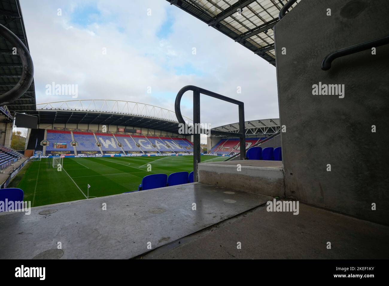 General view of DW Stadium before the Sky Bet Championship match Wigan Athletic vs Blackpool at DW Stadium, Wigan, United Kingdom, 12th November 2022  (Photo by Steve Flynn/News Images) Stock Photo