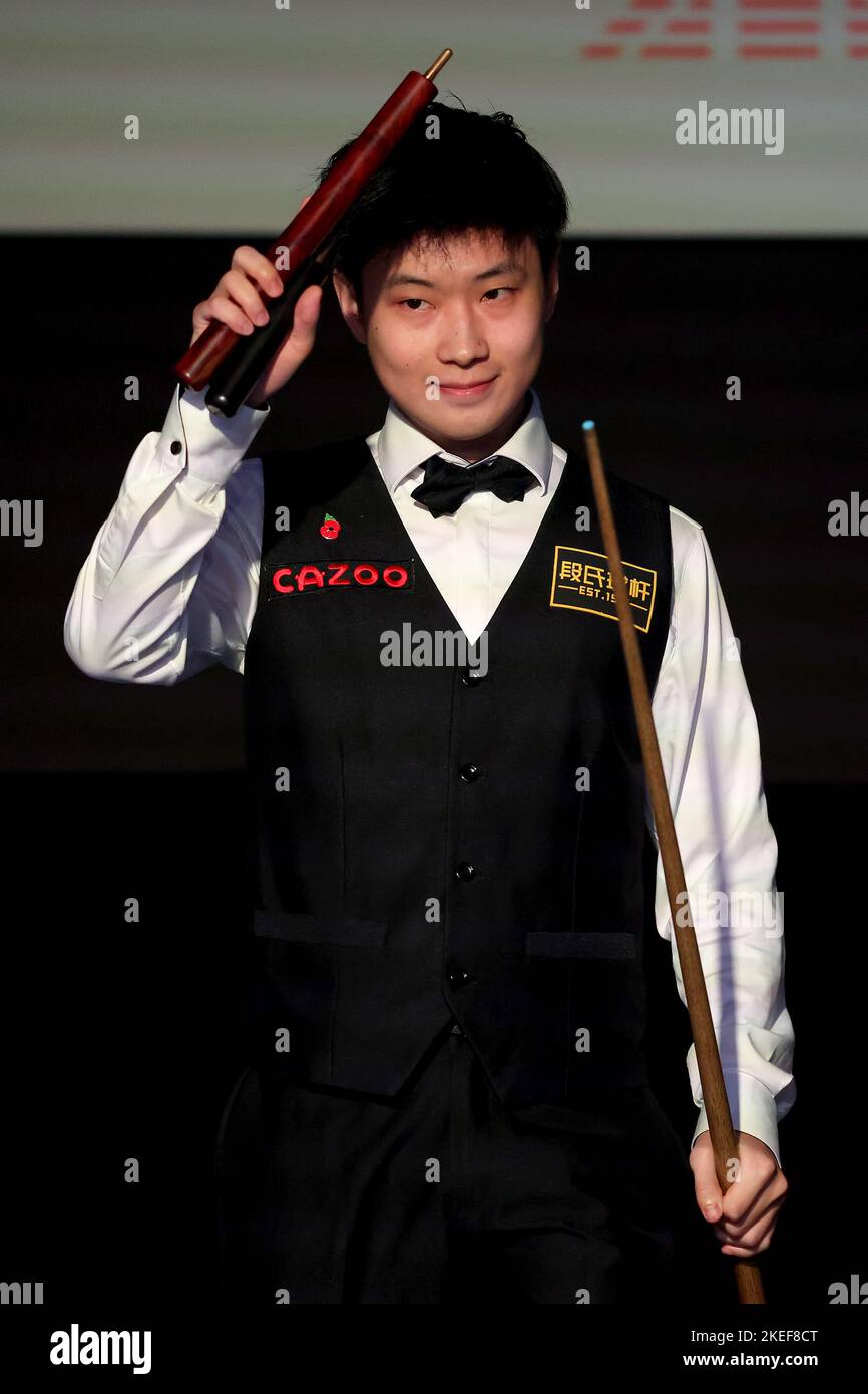 Chinas Zhao Xintong Acknowledges The Crowd Ahead Of His Match Against