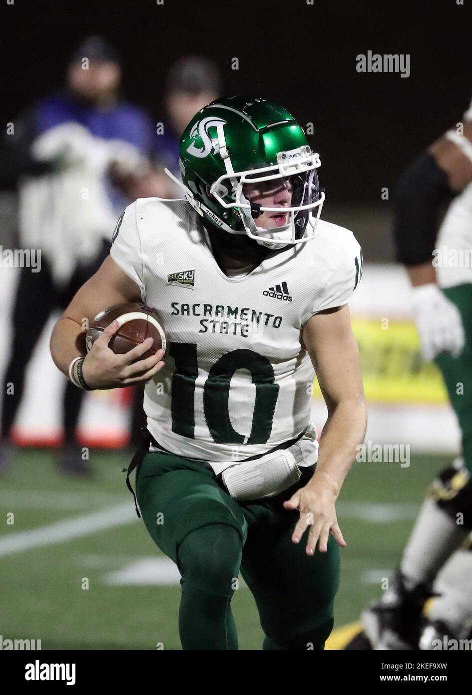 Hilsboro Stadium, Hillsboro, OR, USA. 11th Nov, 2022. Sacramento State Hornets quarterback Asher O'Hara (10) competes in the NCAA football game between the Hornets of Sac State and the Portland State Vikings at Hilsboro Stadium, Hillsboro, OR. Larry C. Lawson/CSM (Cal Sport Media via AP Images). Credit: csm/Alamy Live News Stock Photo