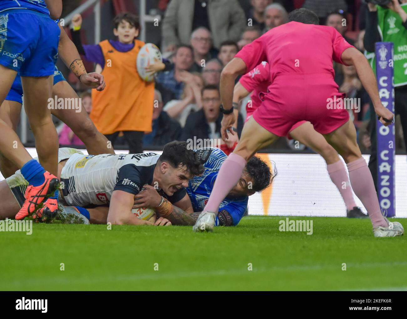 London, UK. 12th Nov 2022. Herbie Farnworth of England scores a try   Rugby League World Cup 2021 semi final between England and Samoa at The Emirates, Arsenal, London, UK on November 12 2022   (Photo by Craig Cresswell/Alamy Live News) Stock Photo