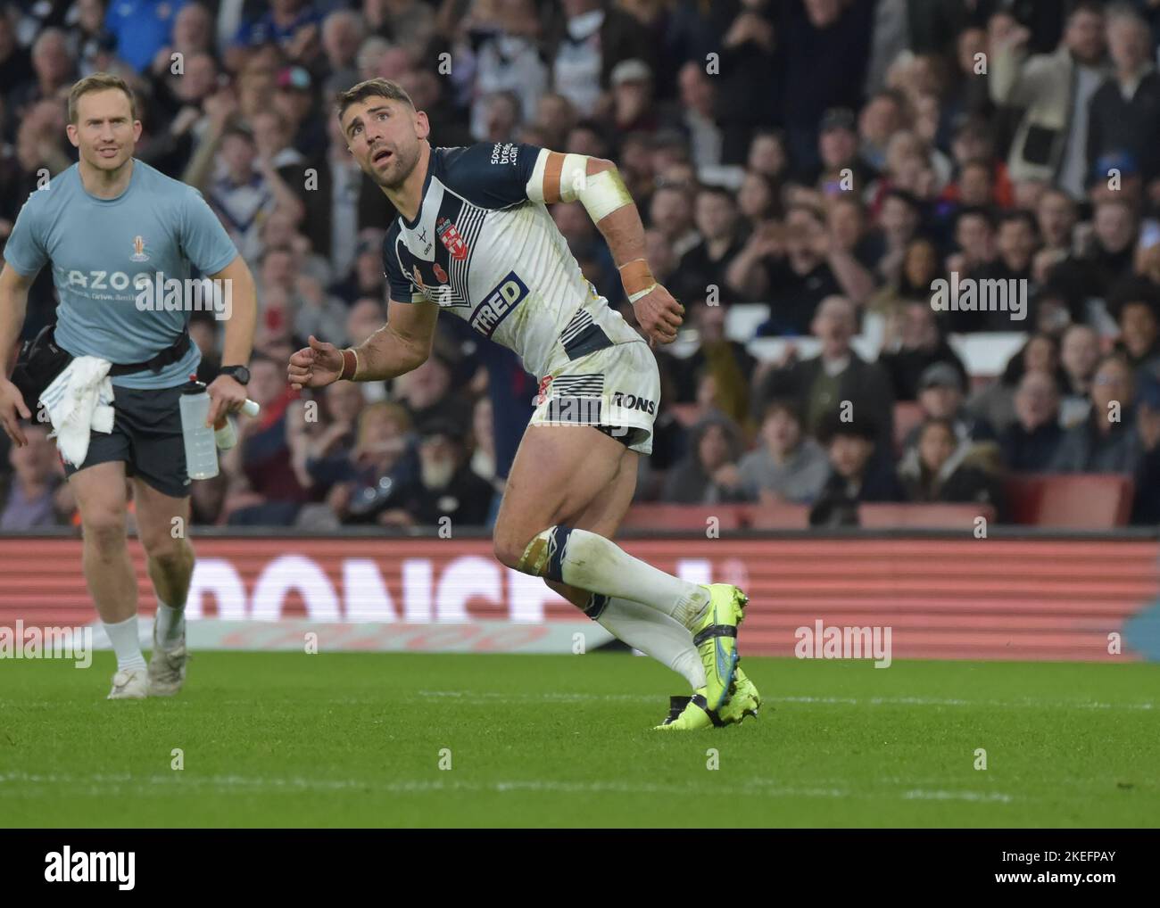 London, UK. 12th Nov 2022. Tommy Makinson of England converts to take it to golden point   Rugby League World Cup 2021 semi final between England and Samoa at The Emirates, Arsenal, London, UK on November 12 2022   (Photo by Craig Cresswell/Alamy Live News) Stock Photo