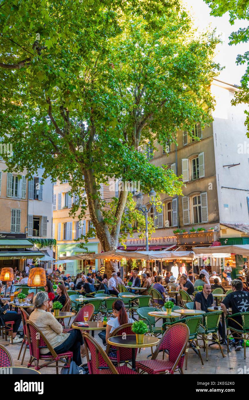 Cafe drinking wine france hi-res stock photography and images - Alamy