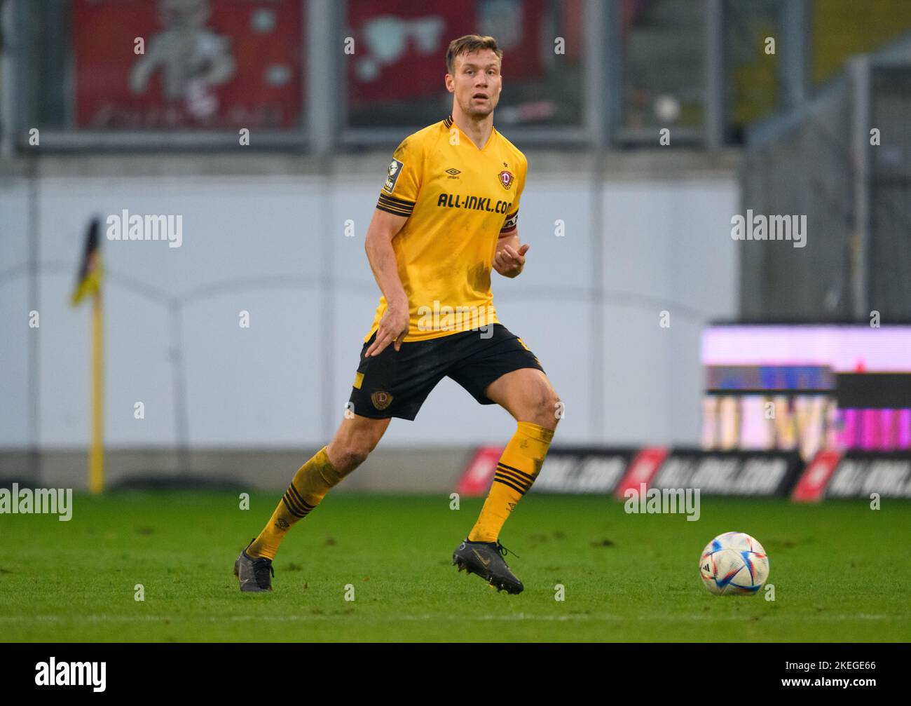 Dresden, Germany. 23rd July, 2022. Soccer: 3rd league, SG Dynamo Dresden - TSV  1860 Munich, Matchday 1, Rudolf Harbig Stadium. Dynamo's Kevin Ehlers  (l-r), Tim Knipping and Dennis Borkowski emotional. Credit: Robert