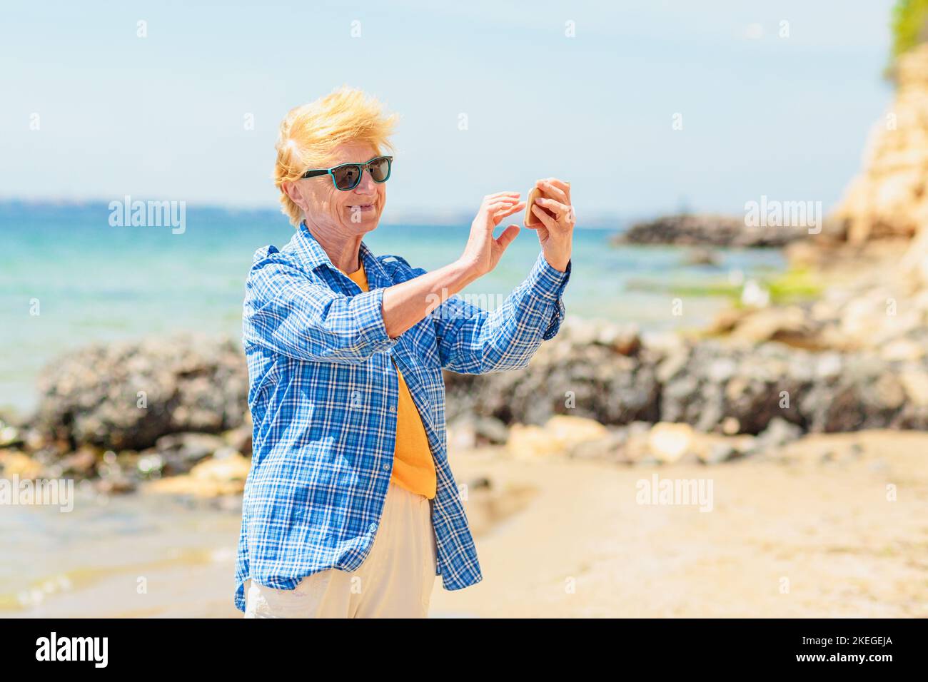 Mature woman beach photo hi-res stock photography and images - Alamy