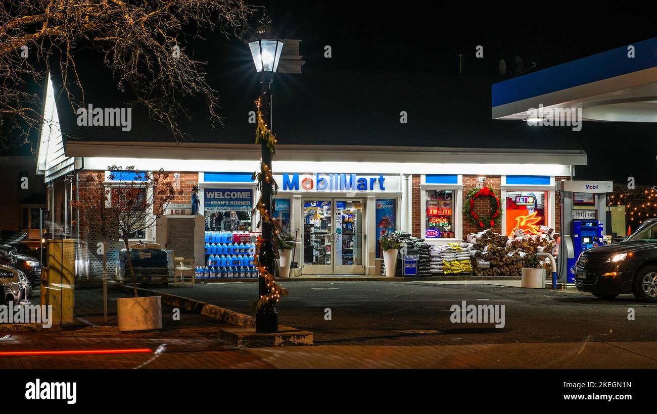 Gas pump mobil gasoline station hires stock photography and images Alamy