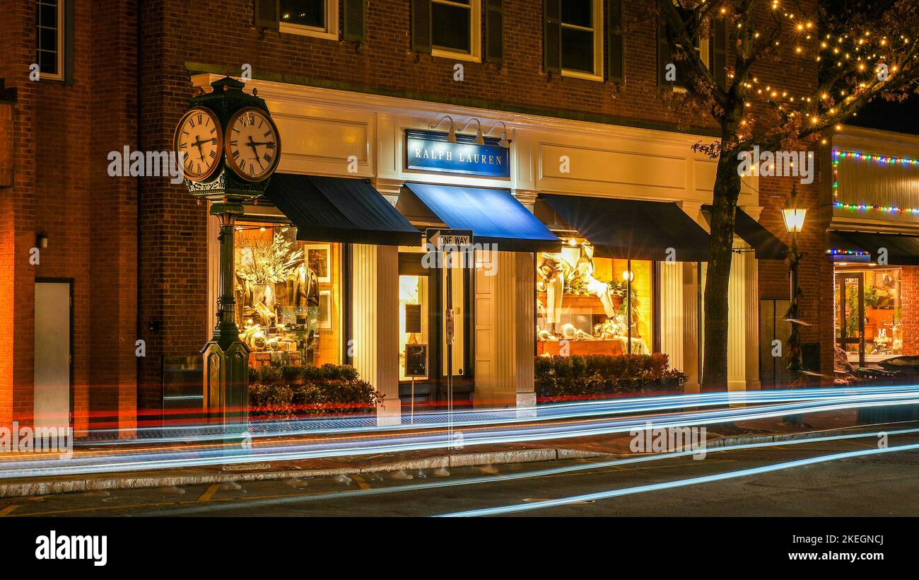 Storefront clock hi-res stock photography and images - Alamy
