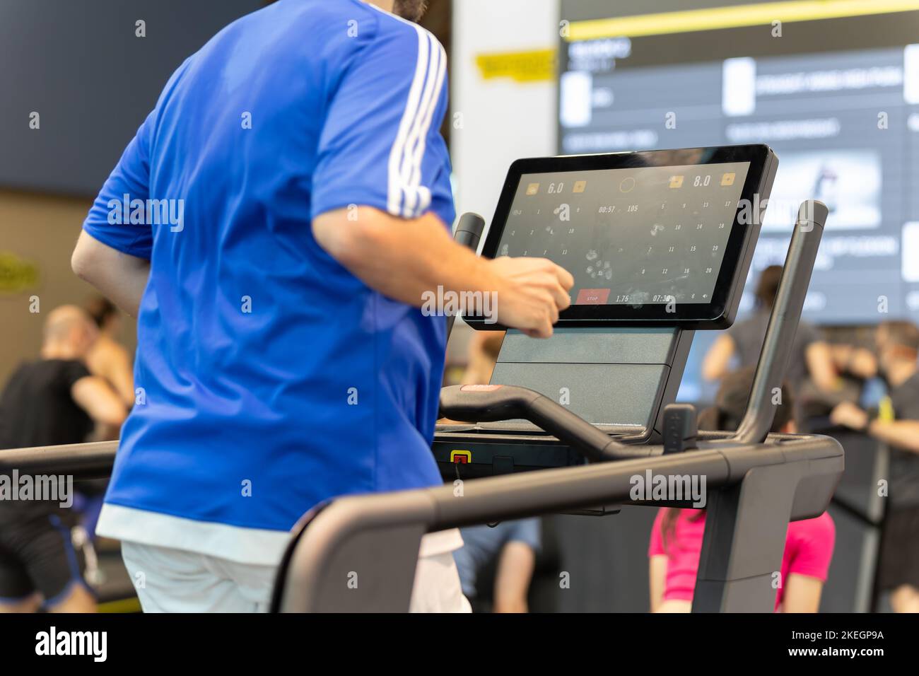 Leg workout machine fit man hi res stock photography and images Page 6 Alamy
