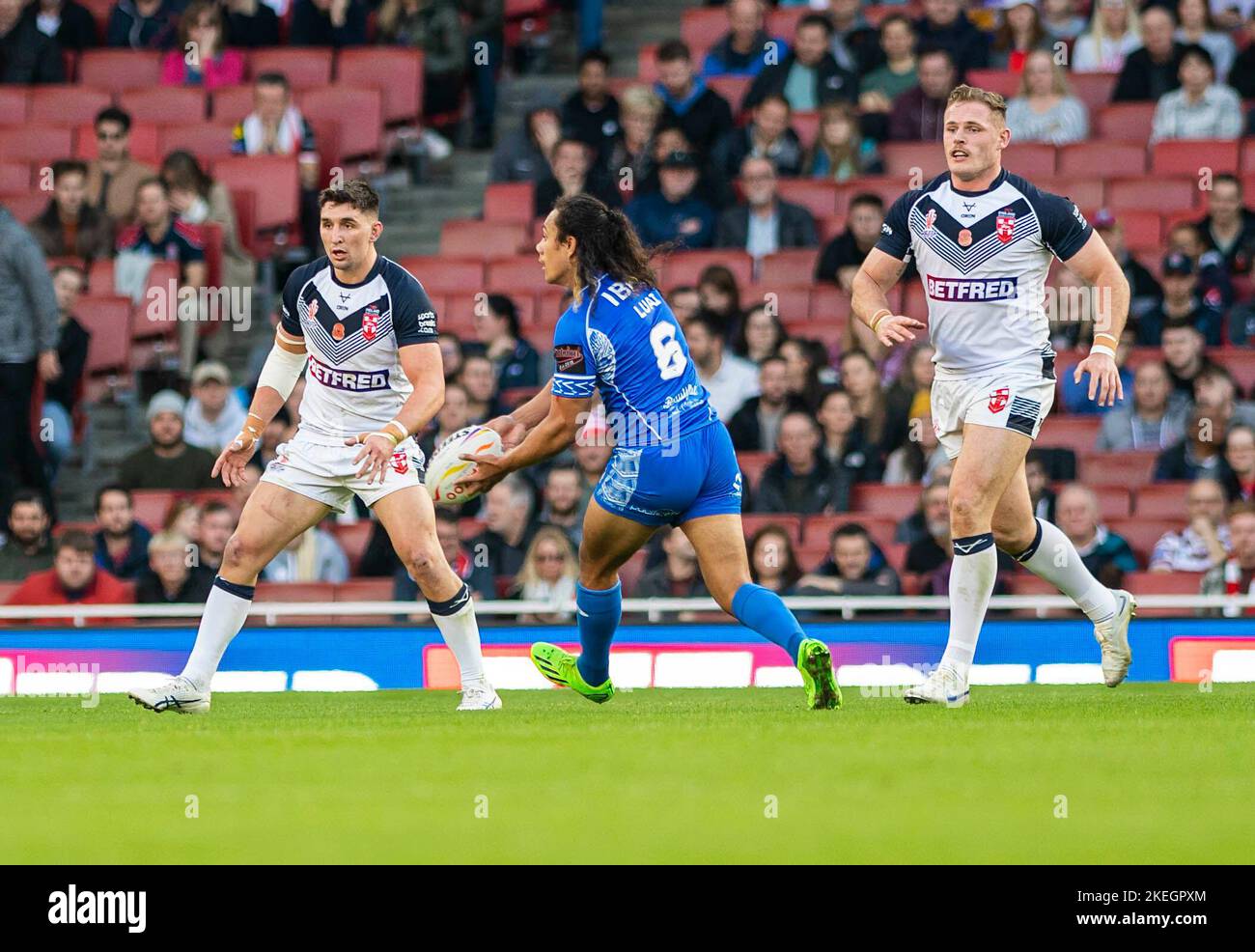 London ENGLAND NOVEMBER 12. Jarome Luai of Samoa passes the ball