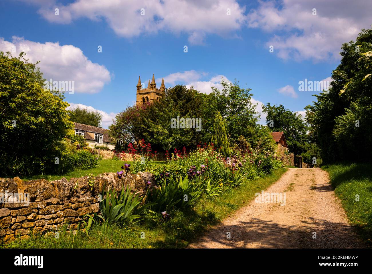 Walking into Broadway from the one of the many public footpaths in the