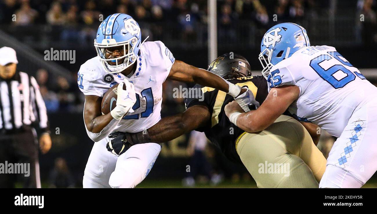 november-12-2022-north-carolina-sophomore-elijah-green-21-breaks