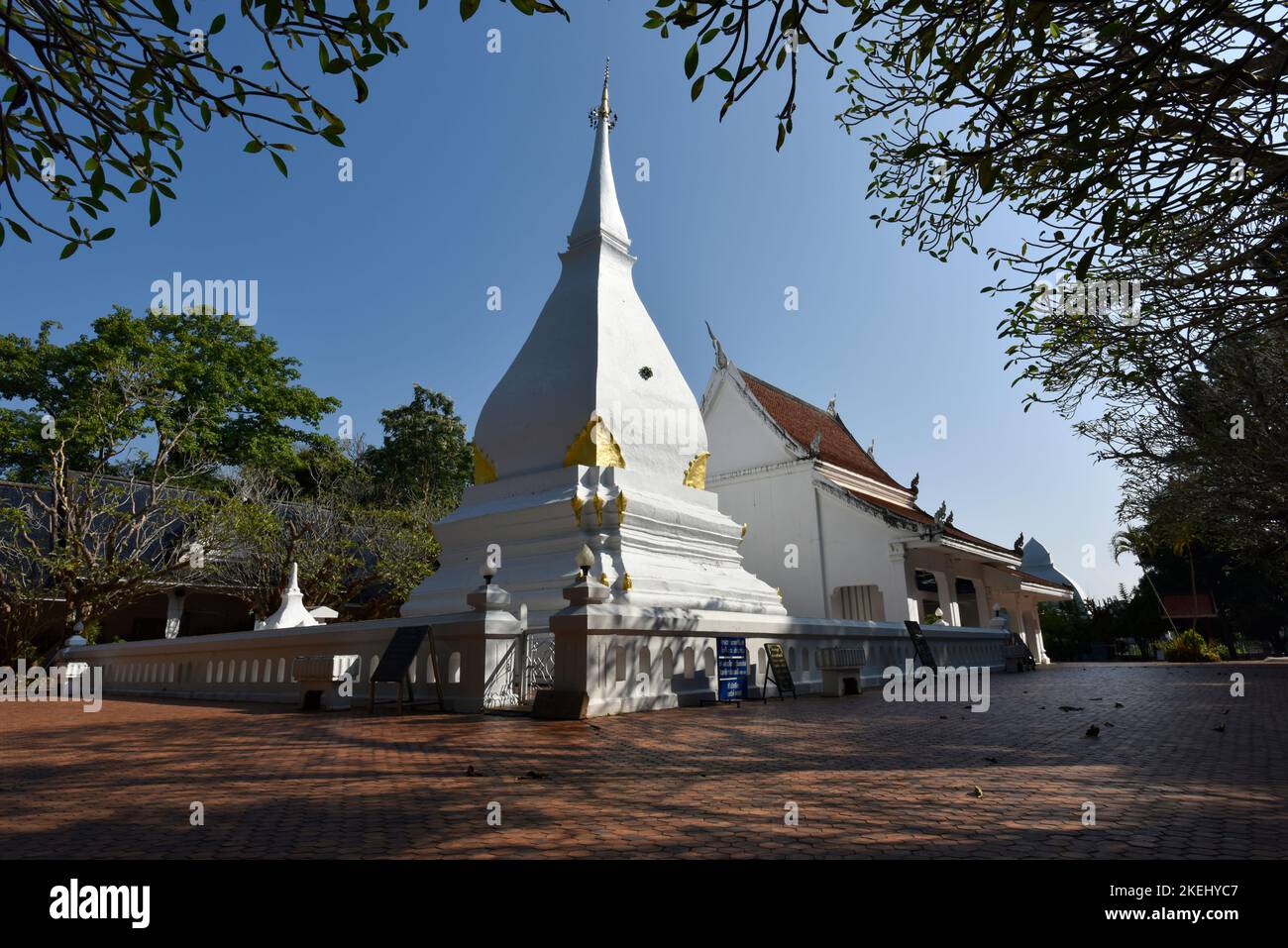 Exterior of the Phra That Si Song Rak temple with the stupa in Loei ...
