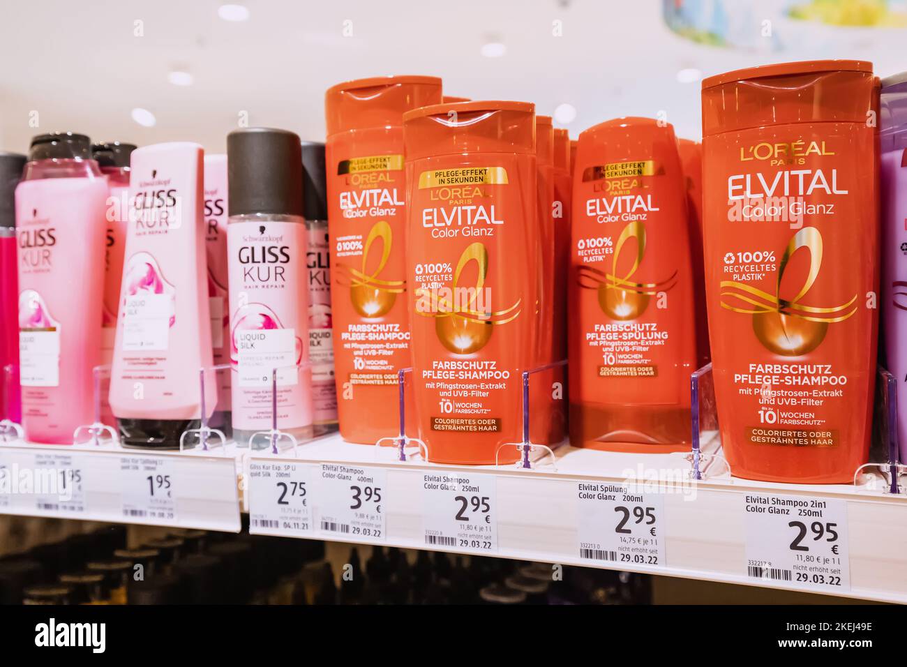 26 July 2022, Munster, Germany: Choosing Gliss Kur shampoo or bathing gel by Schwarzkopf and Loreal in cosmetic store or supermarket Stock Photo