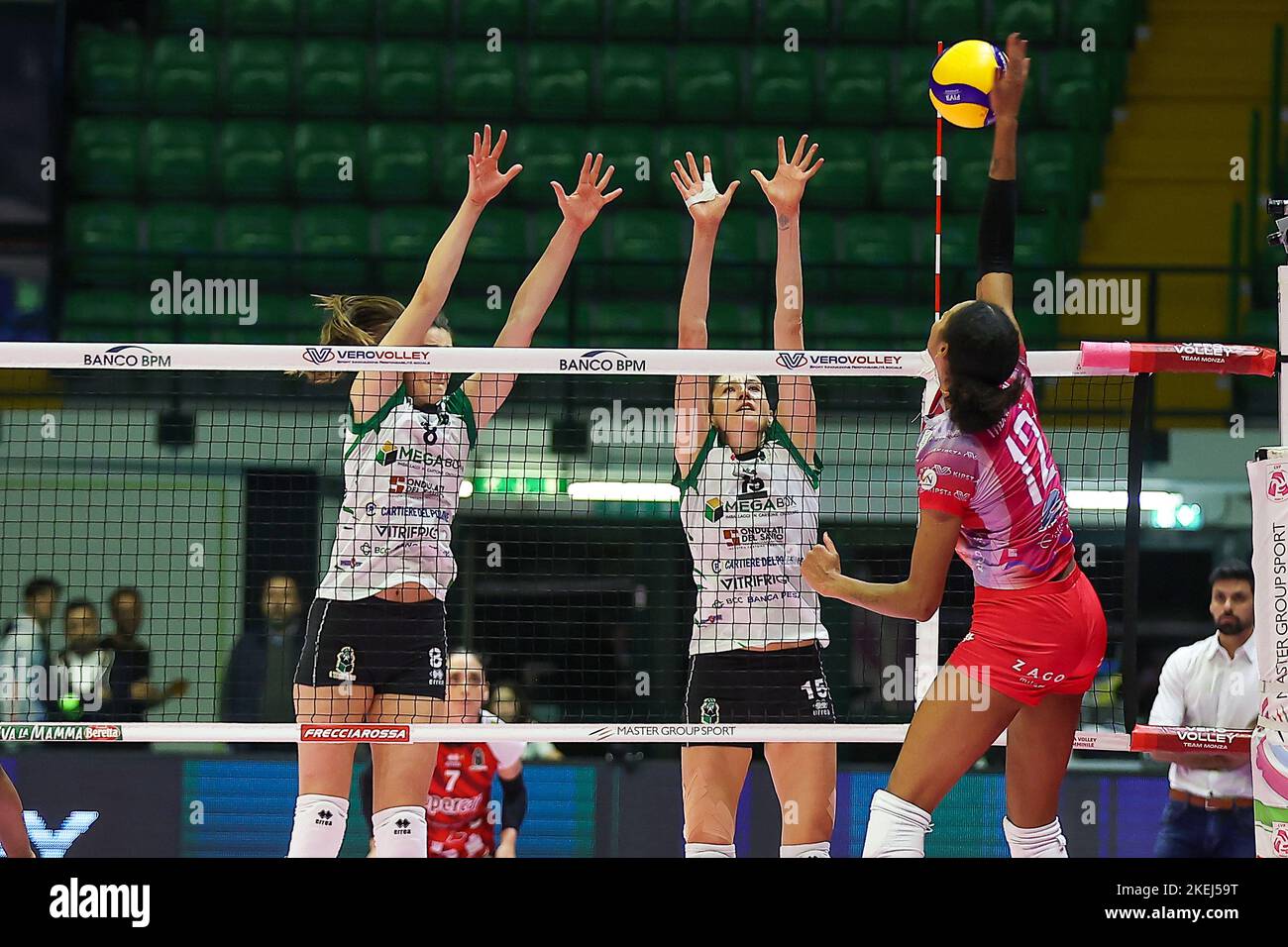 Arena di Monza, Monza (MB), Italy, November 12, 2022, Attack of JORDAN THOMPSON (Vero Volley