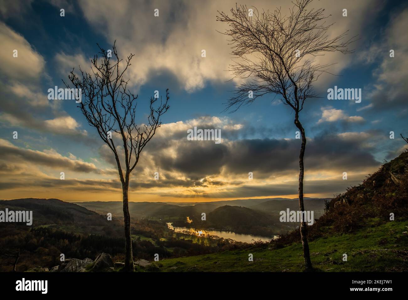 English Lake District, Gummers How, Cumbria, UK. 12th November 2022. UK Weather. Sunshine and showers from Gummers How in the English Lake District. Sunset view towards Lake Windermere. Credit:greenburn/Alamy Live News. Stock Photo
