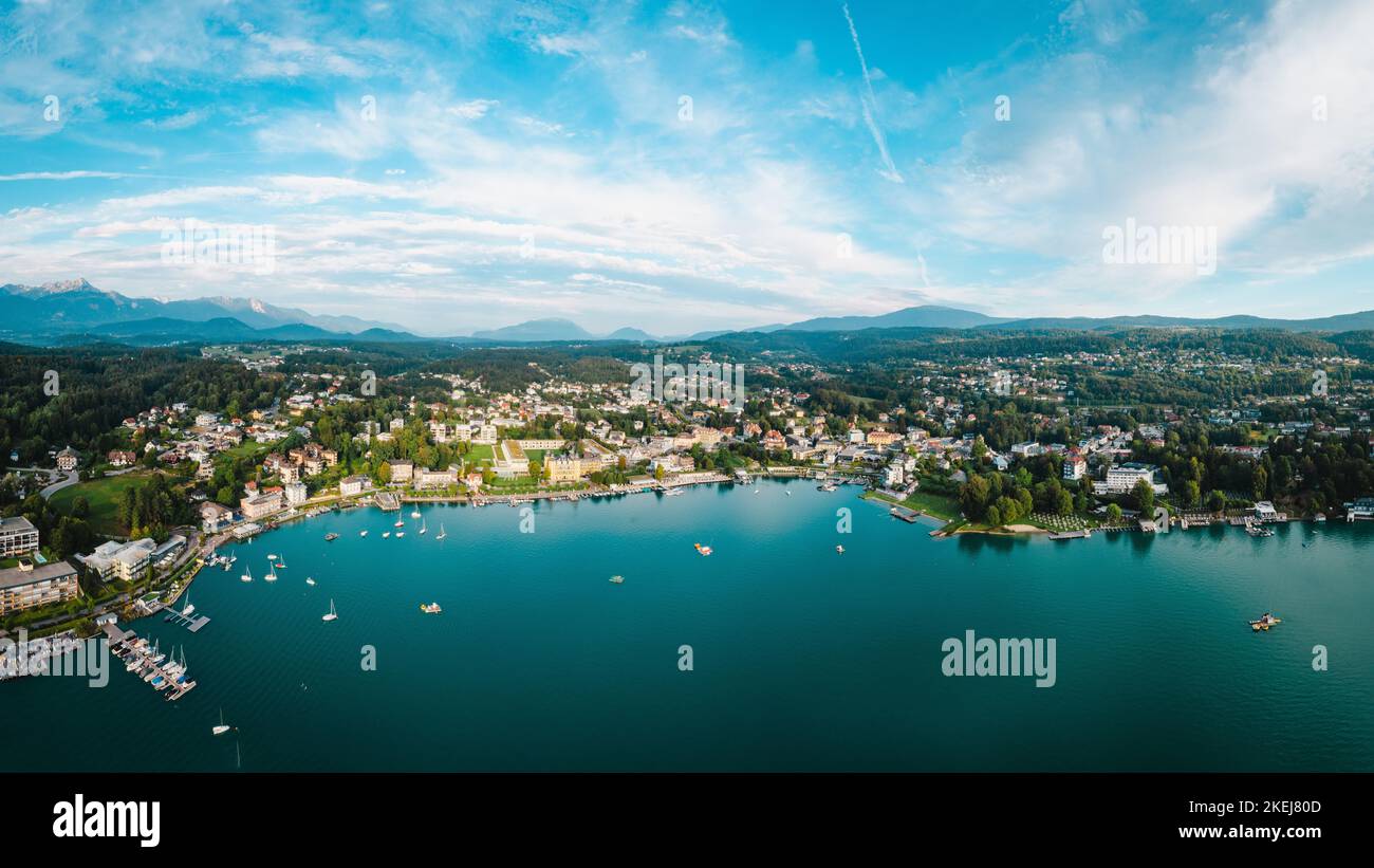 Bay of Velden at the Lake Wörthersee in the Carinthia (Kärnten) region in the South of Austria. Scenic panorama view to the top touristic summer holid Stock Photo