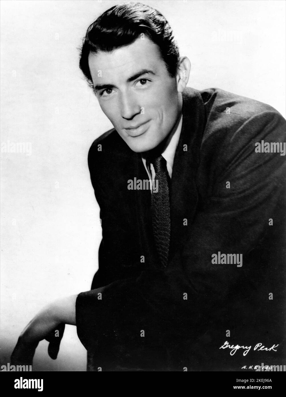GREGORY PECK 1944 Portrait publicity for SPELLBOUND 1945 director ALFRED HITCHCOCK Selznick International Pictures / Vanguard Films / United Artists Stock Photo