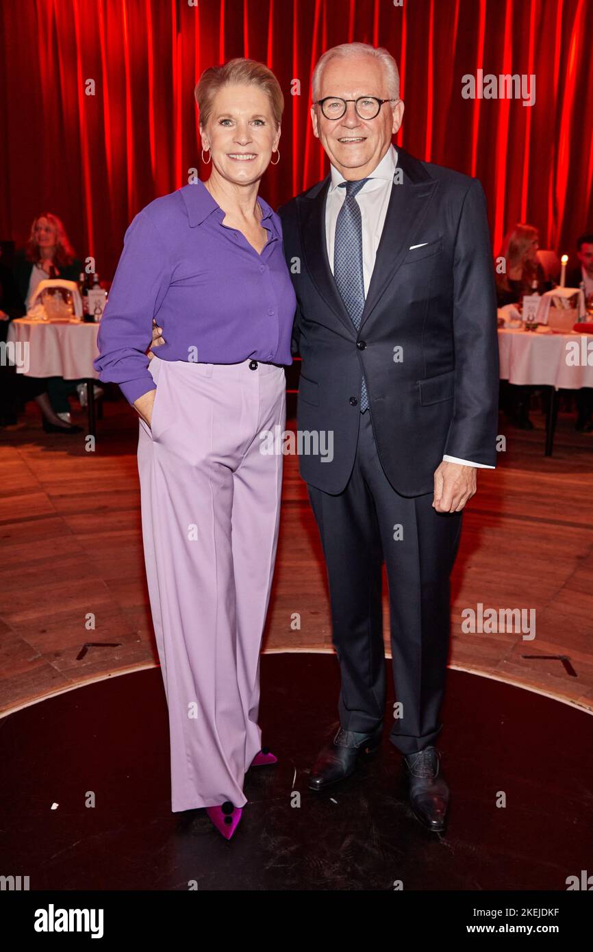 Hamburg, Germany. 12th Nov, 2022. Cornelia Poletto, chef, and Rüdiger Grube come to Poletto's "Palazzo on the occasion of the premiere of the new show program "Unikate". Credit: Georg Wendt/dpa/Alamy Live News Stock Photo