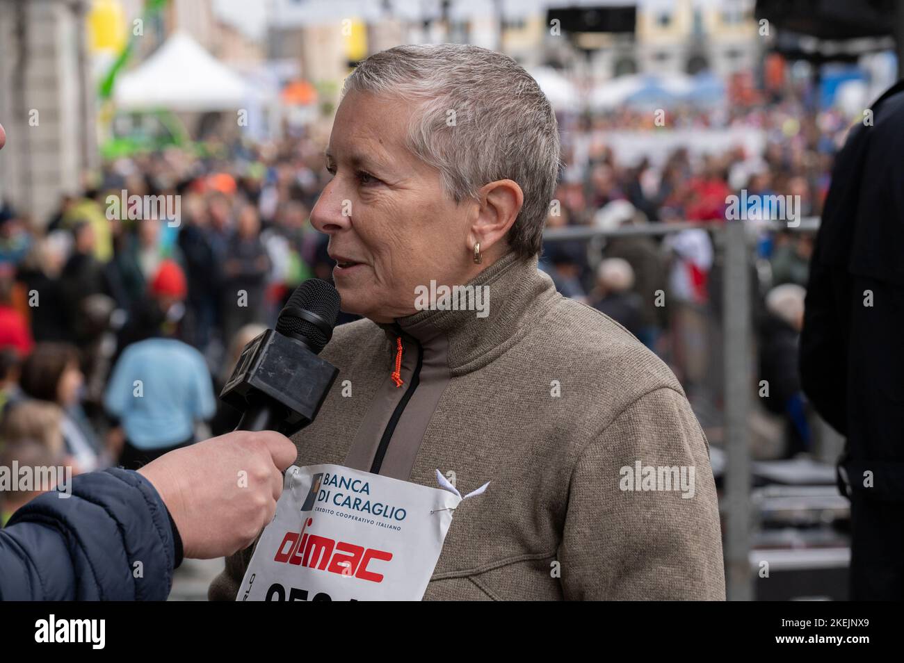 Cuneo, Italy. 13 November 2022. The mayor of Cuneo, Patrizia Manassero, during an interview made on the stage before the start of the Cuneo Marathon. Credit: Luca Prestia / Alamy Live News Stock Photo