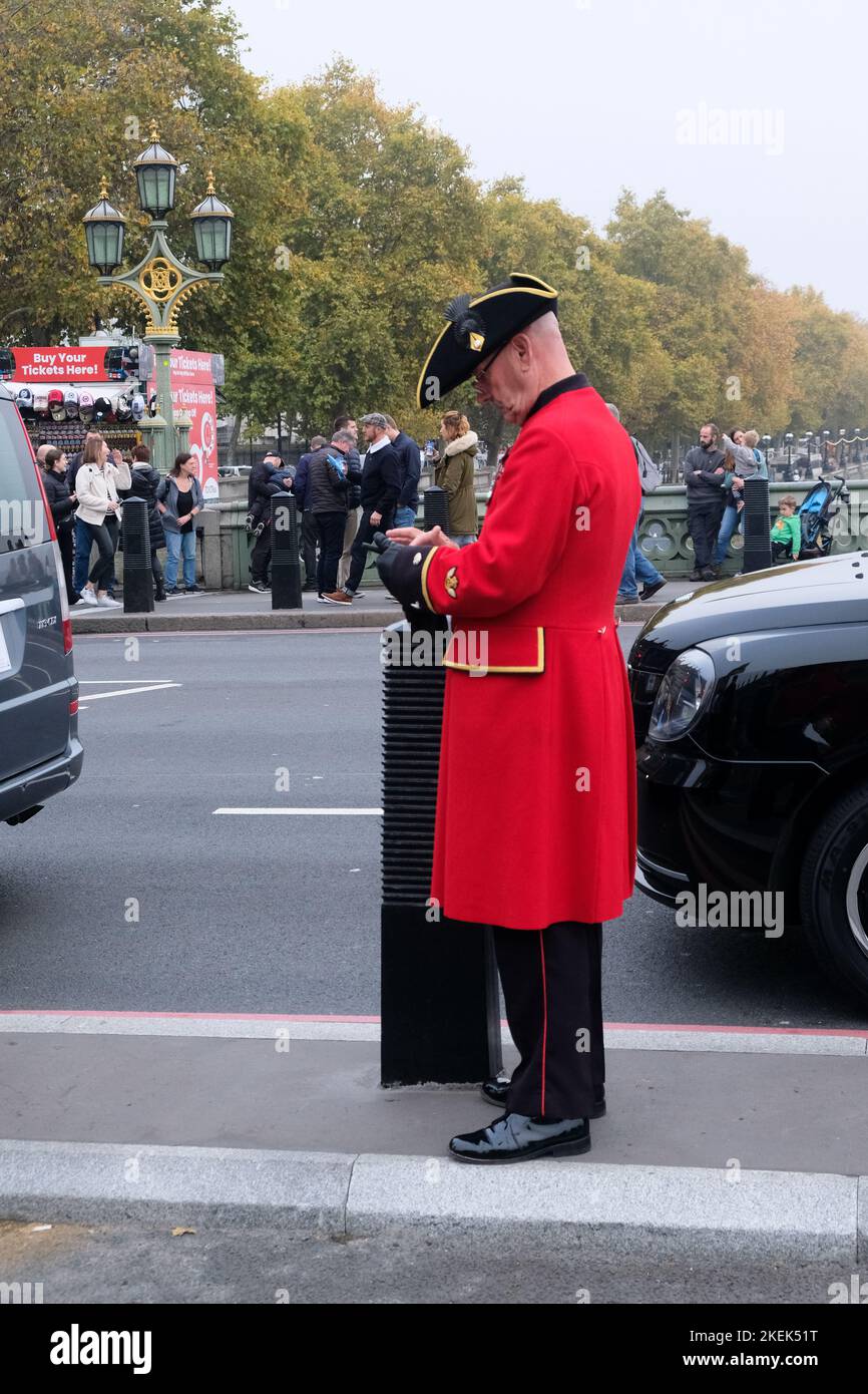 Westminster Bridge, London, UK. 13th Nov 2022. Remembrance Sunday 2022. Chelsea Pensioners on Westminster Bridge. Credit: Matthew Chattle/AlamyLive News Stock Photo