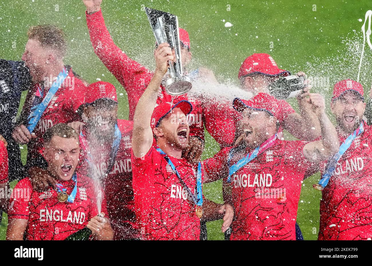 England captain Jos Buttler lift the trophy after winning the T20 World Cup Final match at the Melbourne Cricket Ground, Melbourne. Picture date: Sunday November 13, 2022. Stock Photo