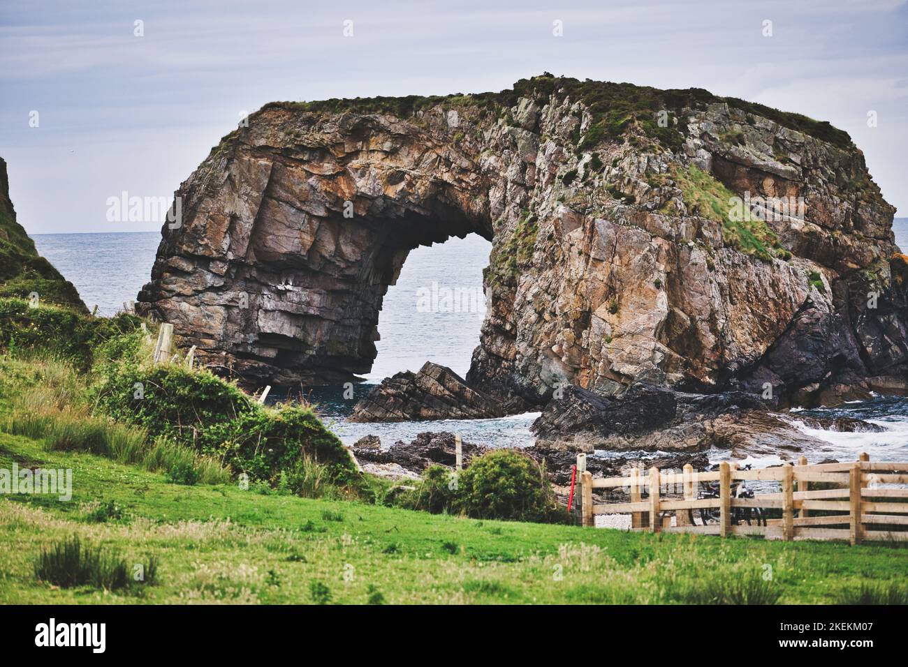 Great Pollet Sea Arch on the rugged wild Atlantic coast of western Ireland, Fanad Peninsula, County Donegal, Ireland Stock Photo