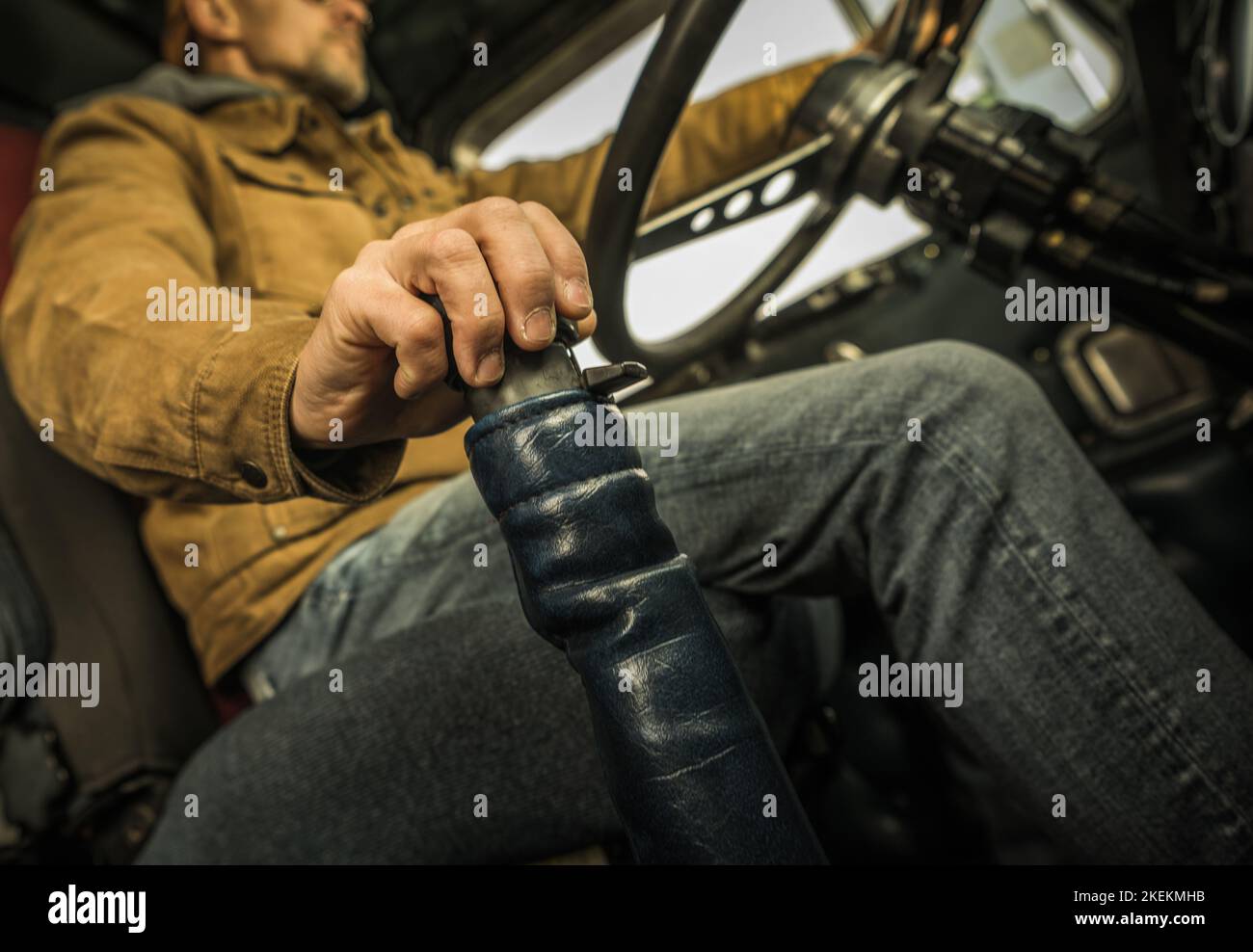 https://c8.alamy.com/comp/2KEKMHB/manual-transmission-classic-semi-truck-driving-caucasian-trucker-behind-the-wheel-heavy-duty-transportation-theme-2KEKMHB.jpg