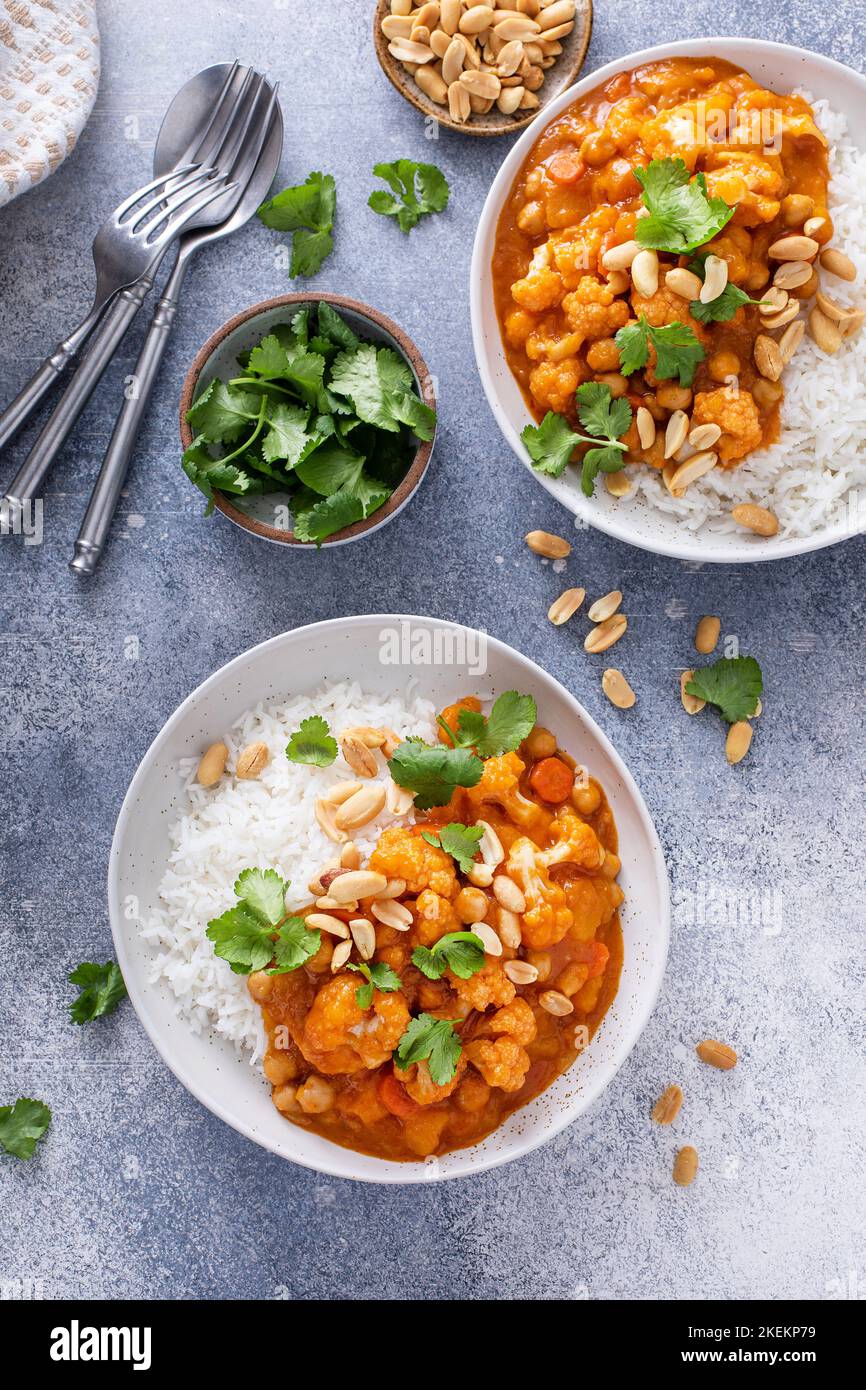 Vegan curry with cauliflower, chickpeas and butternut squash Stock Photo