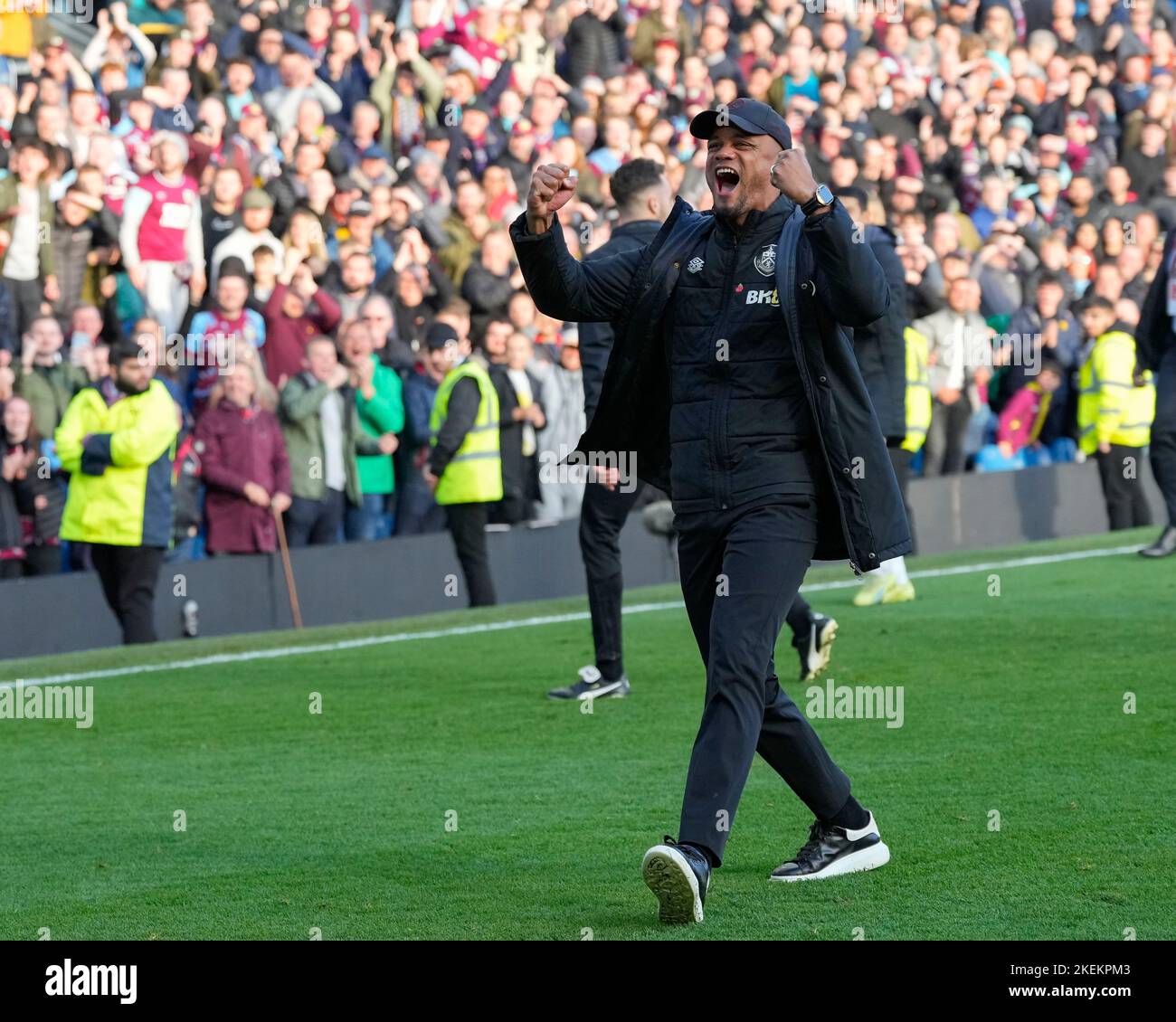 Vincent Kompany Manager of Burnley celebrates with the fans after the Sky Bet Championship match Burnley vs Blackburn Rovers at Turf Moor, Burnley, United Kingdom, 13th November 2022  (Photo by Steve Flynn/News Images) Stock Photo