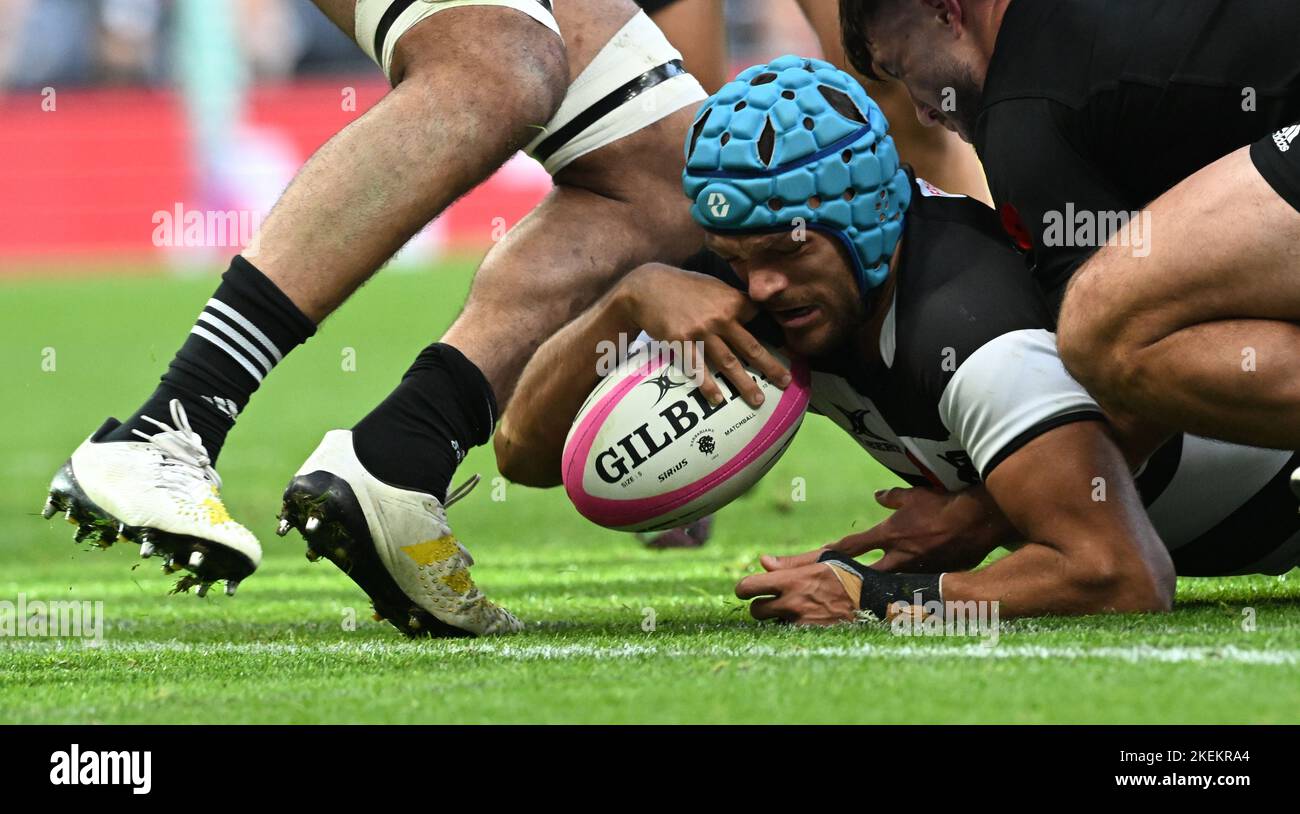London, UK. 13th November 2022; Tottenham Hotspur Stadium, London, England: Autumn Series international rugby Barbarians versus All Blacks XV; Zach Mercer of Barbarians reaches for the try line Credit: Action Plus Sports Images/Alamy Live News Stock Photo
